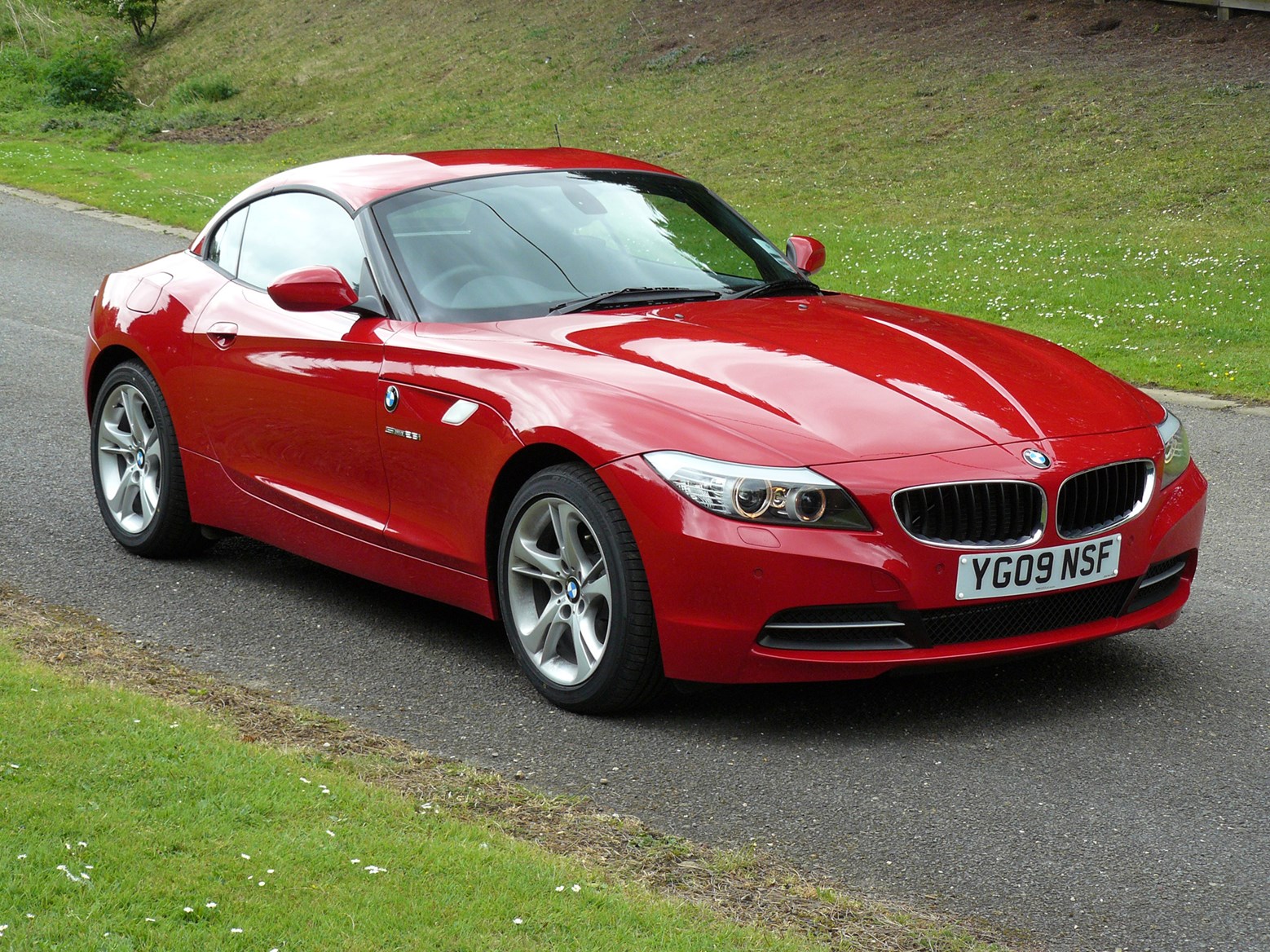 BMW Z4 Roadster (2009 - ) Features, Equipment and Accessories | Parkers